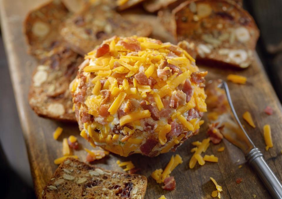 Cheddar Bacon Cheese Ball