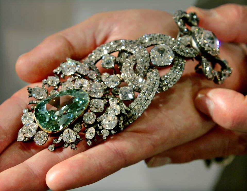 <div class="inline-image__caption"><p>The world's biggest green diamond, the "Dresden Green Diamond."</p></div> <div class="inline-image__credit">Eriko Sugita</div>