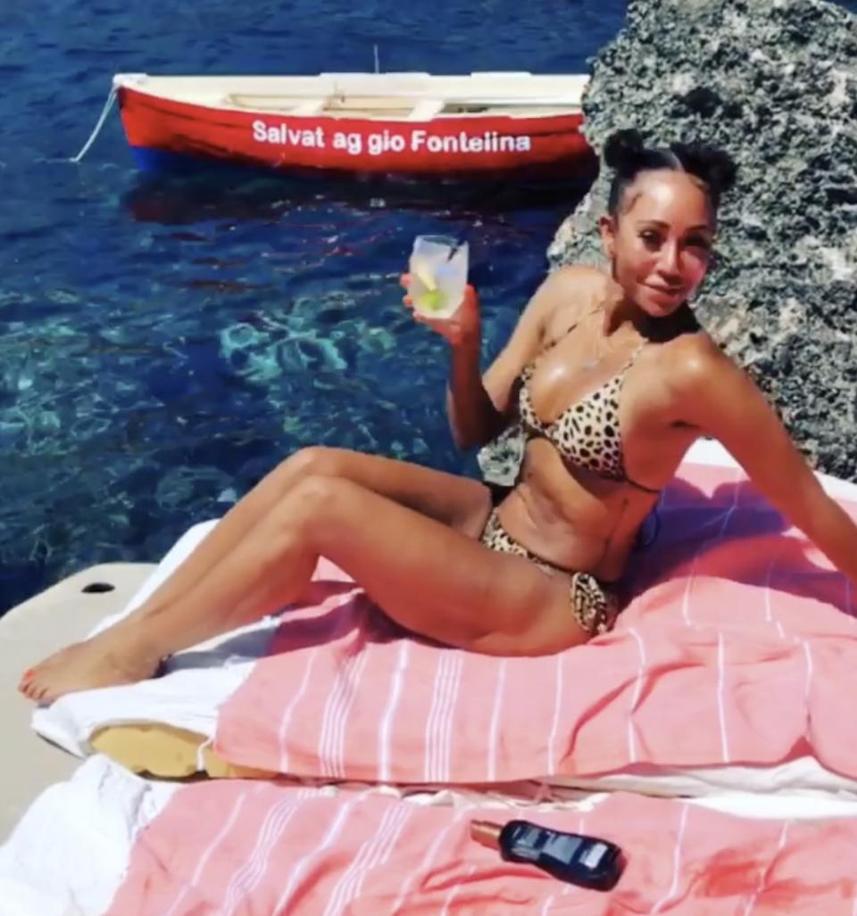 The mom of three spent some time on the island of Capri in a stunning two-piece.