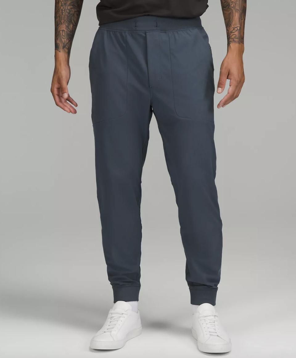 man wearing white shoes and dark blue-grey ABC Jogger Warpstreme (Photo via lululemon)