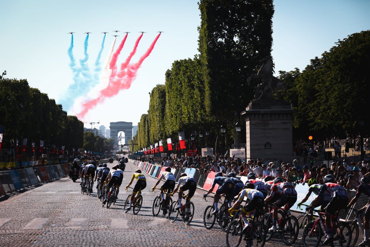 Tour przybywa na Champs-Elysées w Paryżu, aby zamknąć Tour 2022 (ASO/Aurelien Vialatte)