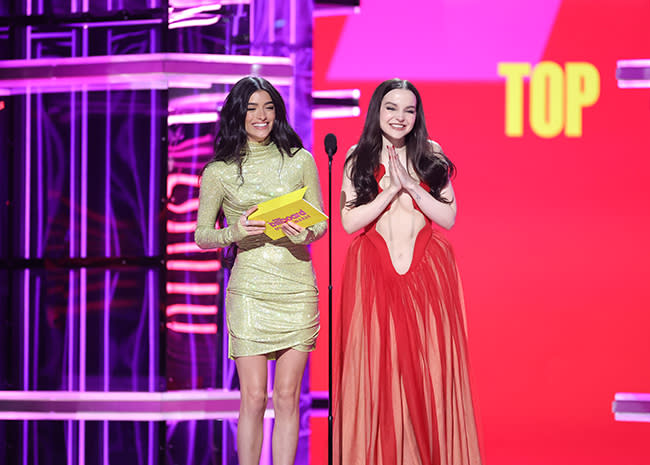 Dixie-DAmelio-and-Dove-Cameron-Billboard-Awards