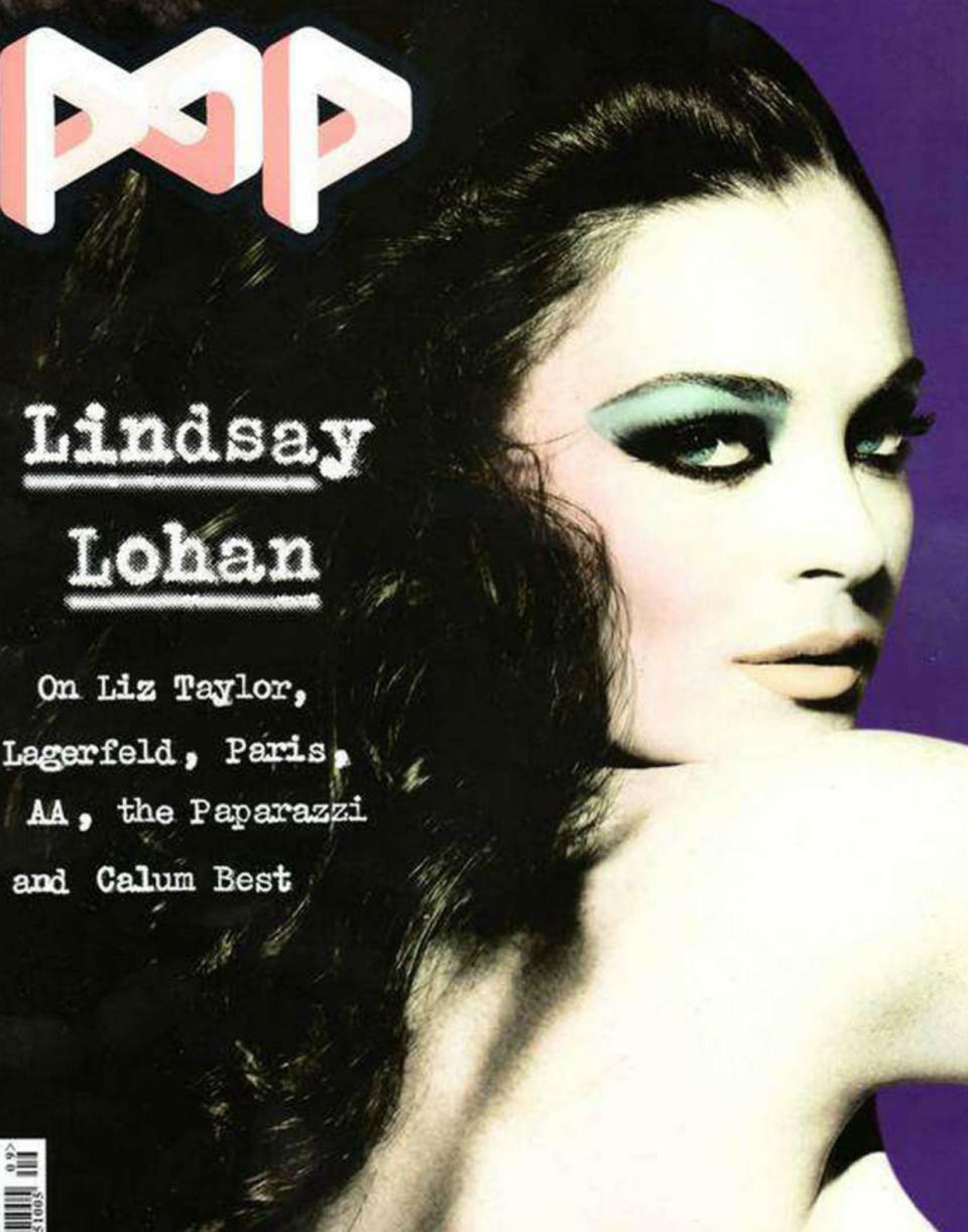 <p>Un año más tarde, concretamente en el número de otoño de 2007 de la revista Pop, también vimos a la estrella con un aire a Elizabeth Taylor. No podemos olvidar que Lohan la interpretó en la <em>tv movie</em> ‘Liz and Dick’. (Foto: <a rel="nofollow noopener" href="http://thepop.com/" target="_blank" data-ylk="slk:Pop Magazine;elm:context_link;itc:0;sec:content-canvas" class="link ">Pop Magazine</a>). </p>