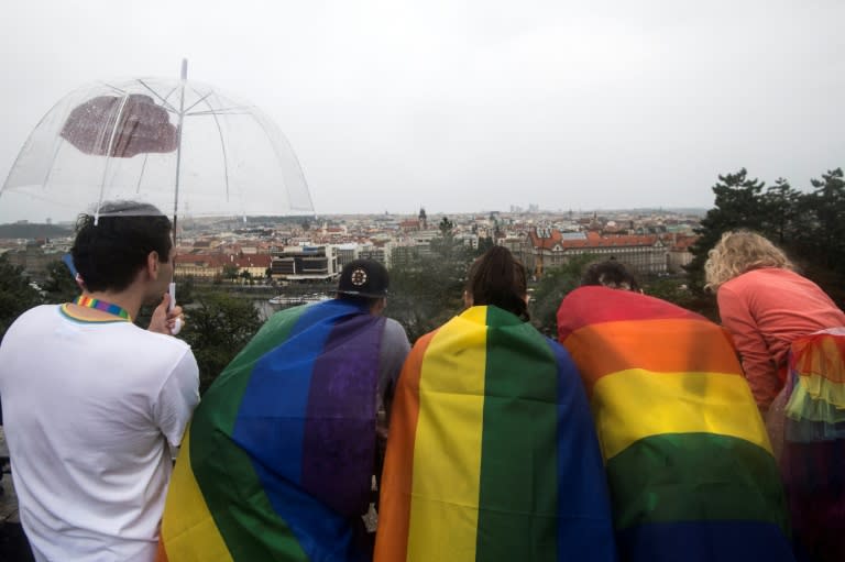 Unos participantes en el desfile del Orgullo Gay de Praga, el 10 de agosto de 2019 (Michal Cizek)