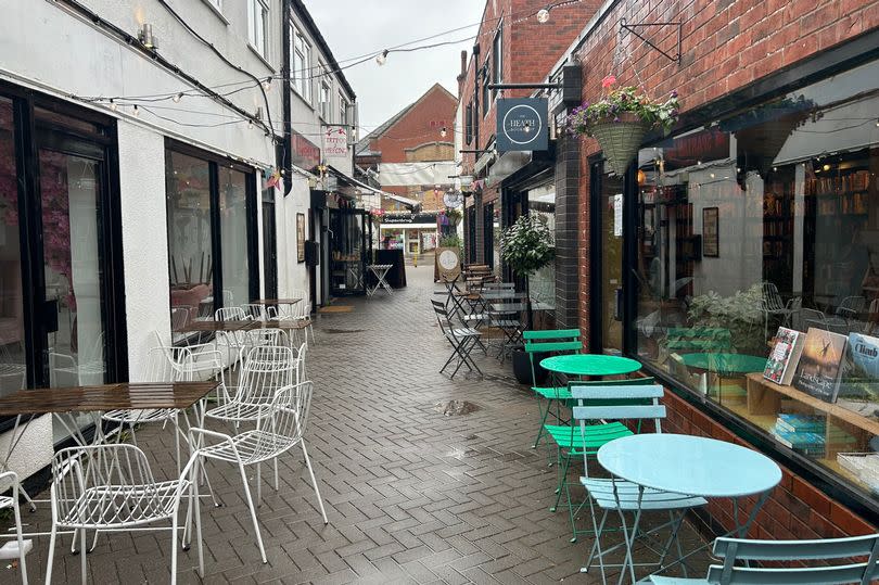 Photo shows tables and chairs along the alleyway in Kings Court