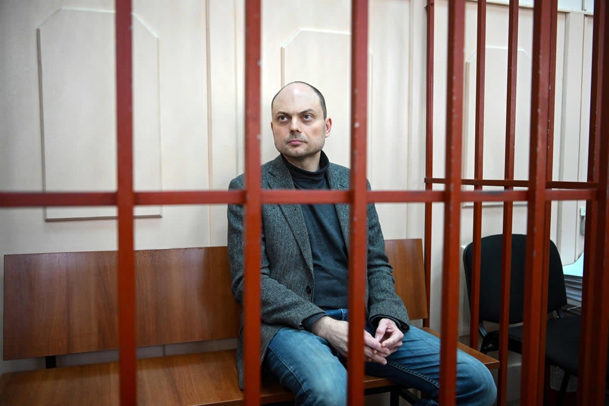 Russian opposition activist Vladimir Kara-Murza sits on a bench inside a defendants’ cage during a hearing at the Basmanny court in Moscow on October 10, 2022 (AFP/Getty)