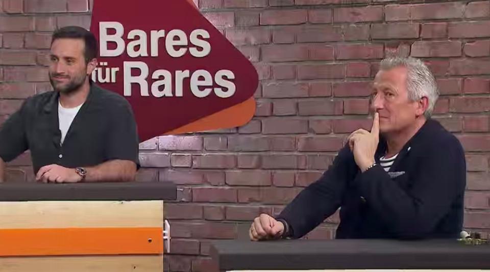 <p>Im Händlerraum sorgte ein kurioses Unikat in der Dienstagsausgabe der ZDF-Trödelshow "Bares für Rares" für großes Gelächter und Kopfschütteln, aber auch für einen überraschend hohen Verkaufspreis. (Bild: ZDF)</p> 