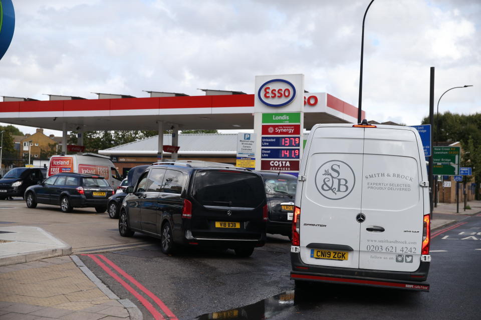 LONDON, ENGLAND - SEPTEMBER 28:Cars queue for fuel at a petrol station in London, United Kingdom on September 28, 2021. The UK has seen long queues formed in front of gas stations after the oil and petrol giant BP and Tesco Alliance announced that a 