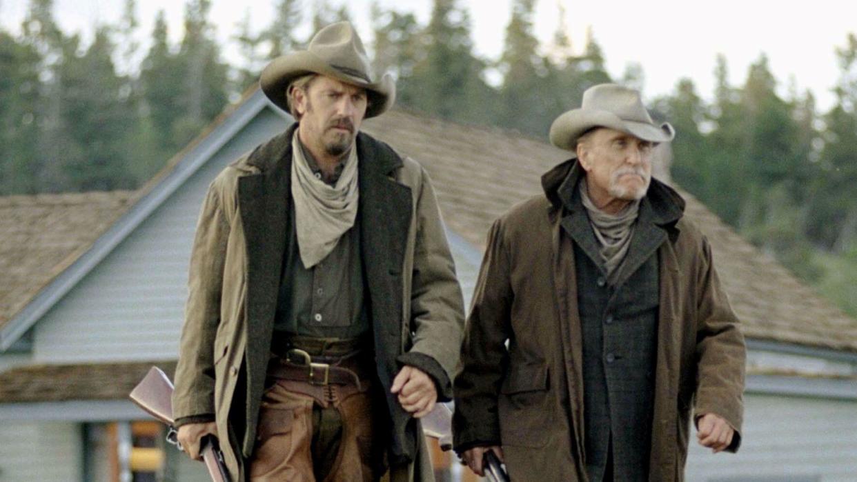  Kevin Costner and Robert Duvall in Open Range. 