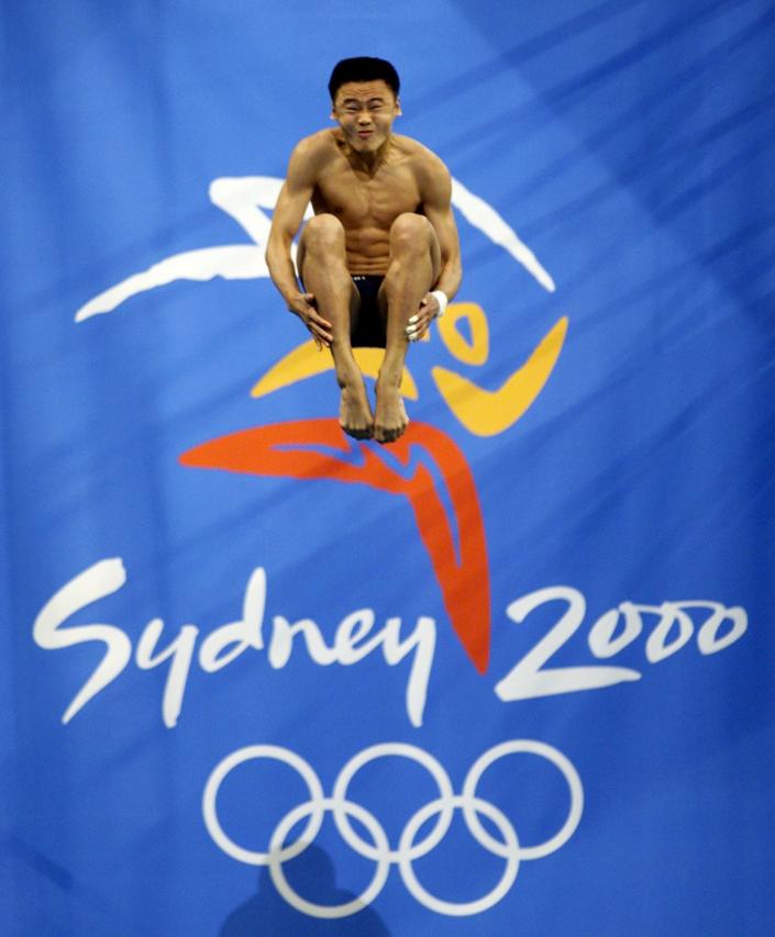 Hu Jia dives at the 2000 Sydney Olympics