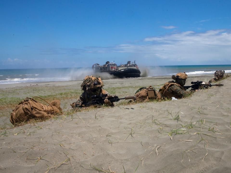 Marines amphibious landing Luzon Philippines