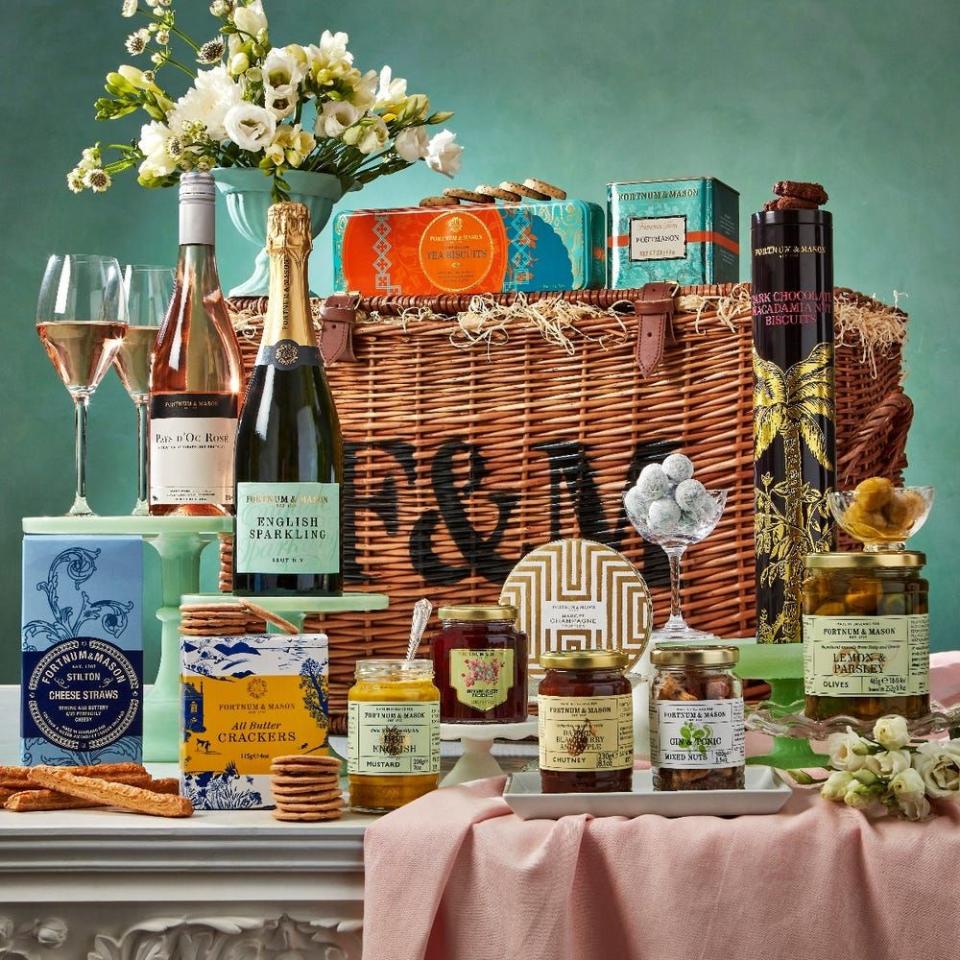 7) The Summer Celebration Hamper