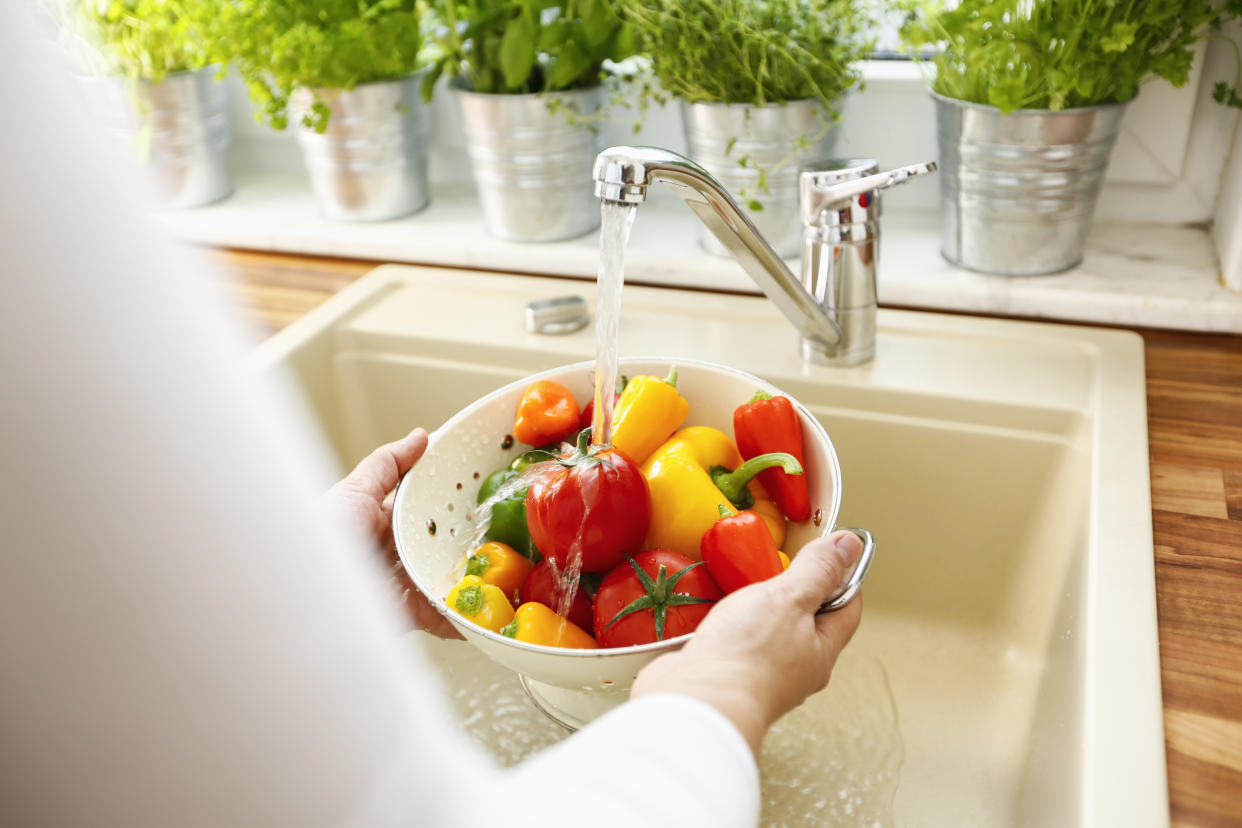 Es gibt wohl noch eine andere Methode, um Gemüse zu waschen. (Bild: Getty Images)