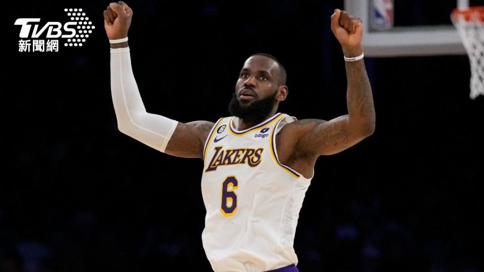 美國職籃（NBA）洛杉磯湖人球星「詹皇」詹姆斯（LeBron James），今（16）日生涯總得分正式突破38000分大關。（圖／達志影像美聯社）