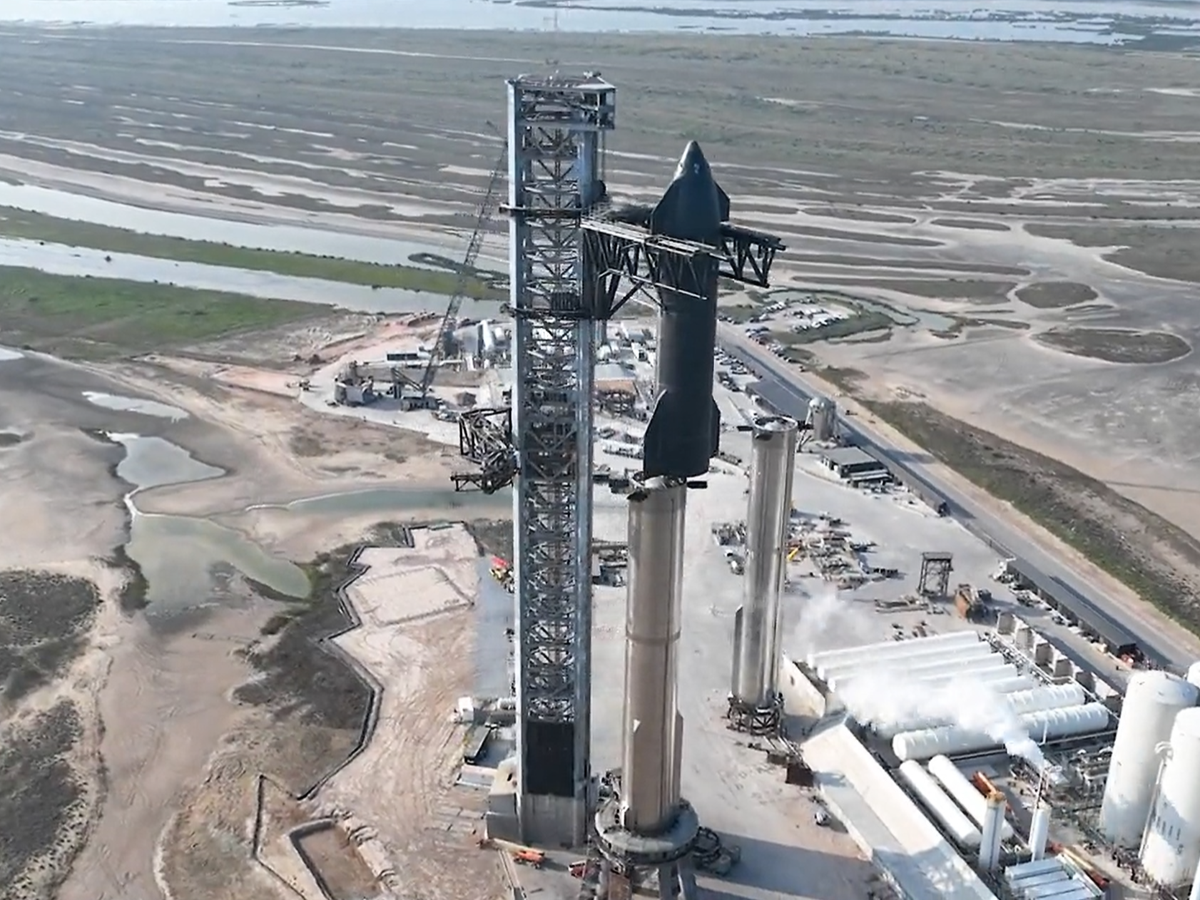 Starship 24 stacked on the Super Heavy Booster 7 at SpaceX’s Starbase facility in Texas on 9 January, 2023 (SpaceX)