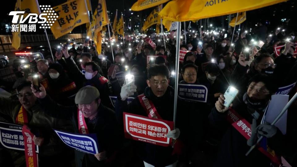南韓再次掀起大規模抗爭，此次是攸關實習醫師與醫學院權益。（圖／達志影像美聯社）