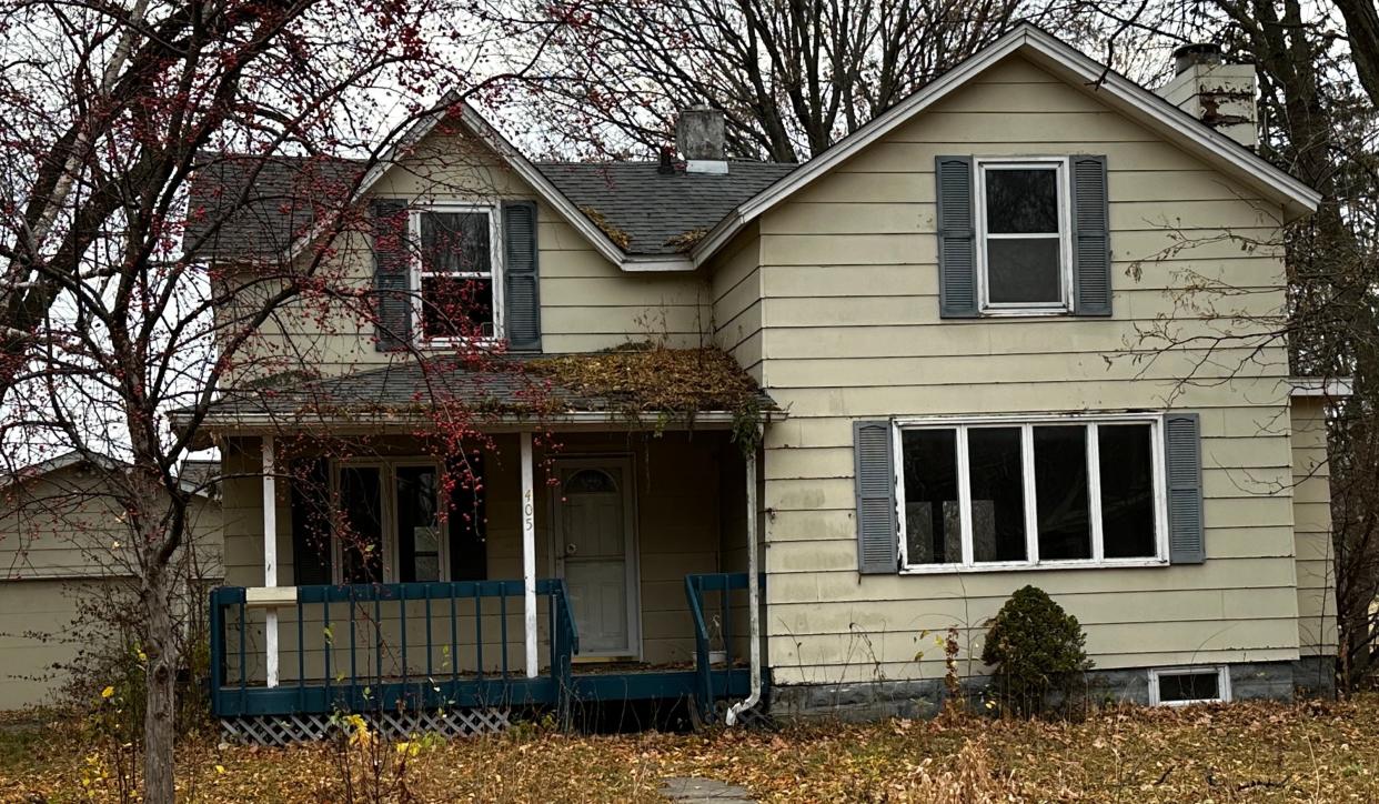 The Starfish House, before and after: “We are not house flippers,” said Bob Thacker, who with his wife bought this Northfield, Minn., house and, with the help of the community, restored it.