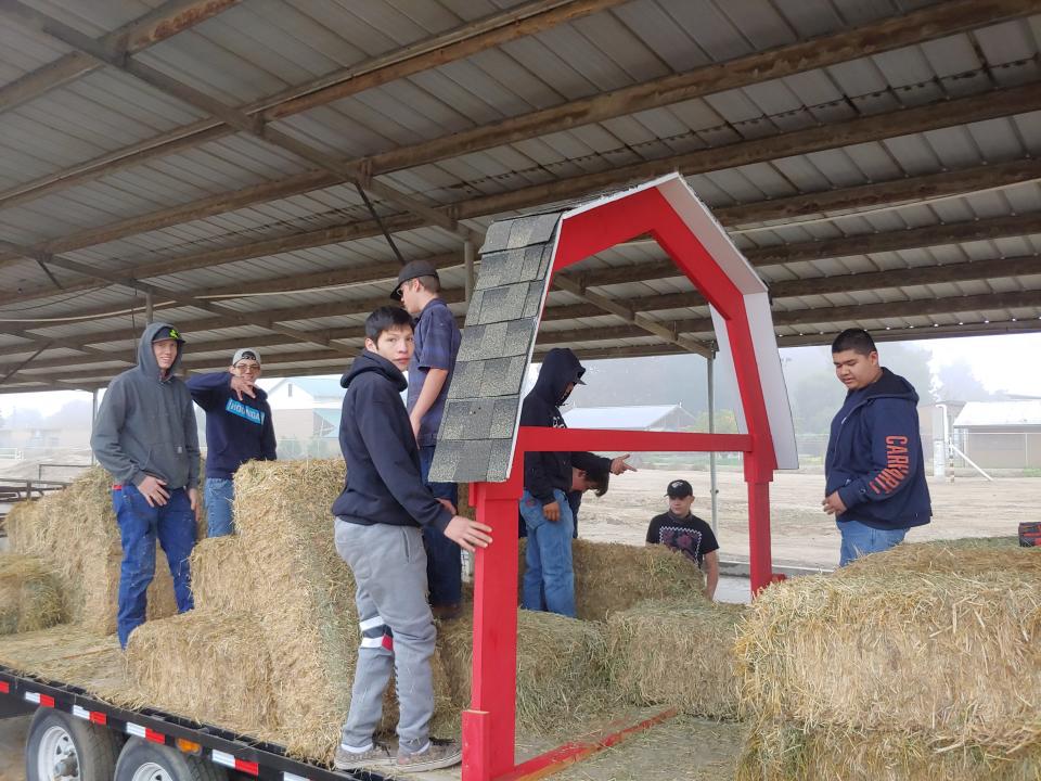 VTEC students build and prepare their "Santa's Farm Yard Friends" float which won the 2021 Candy Cane Lane Parade' s"Best Theme" award.