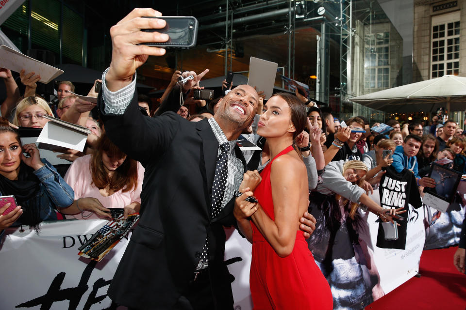 Dwayne Johnson e Irina Shayk en la premiere alemana de 'Hercules' (2014). (Foto: Andreas Rentz / Getty Images)