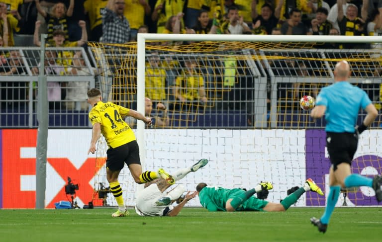 Breakthrough: <a class="link " href="https://sports.yahoo.com/soccer/teams/dortmund/" data-i13n="sec:content-canvas;subsec:anchor_text;elm:context_link" data-ylk="slk:Dortmund;sec:content-canvas;subsec:anchor_text;elm:context_link;itc:0">Dortmund</a> forward Niclas Fuellkrug scores the only goal (Odd ANDERSEN)