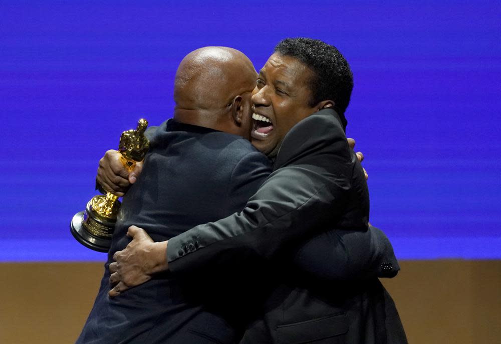 Denzel Washington, right, presents Samuel L. Jackson with an honorary Oscar at the Governors Awards on Friday, March 25, 2022, at the Dolby Ballroom in Los Angeles. (AP Photo/Chris Pizzello)