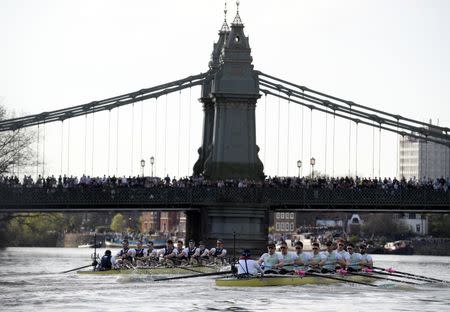 Britain Rowing - 2017 Oxford v Cambridge University Boat Race - River Thames, London - 2/4/17 The Oxford crew (L) and Cambridge (R) during the boat race Reuters / Toby Melville Livepic