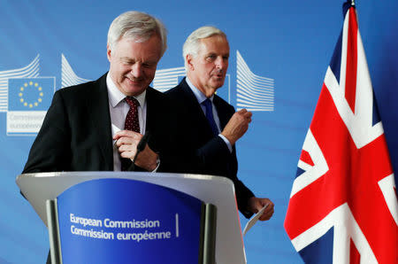 Britain's Secretary of State for Exiting the European Union David Davis (L) and European Union's chief Brexit negotiator Michel Barnier arrive to brief the media, ahead of Brexit talks in Brussels, Belgium September 25, 2017. REUTERS/Francois Lenoir