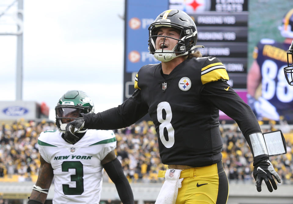 Oct 2, 2022; Pittsburgh, Pennsylvania, USA; Pittsburgh Steelers quarterback Kenny Pickett (8) reacts after scoring a rushing touchdown against the <a class="link " href="https://sports.yahoo.com/nfl/teams/ny-jets/" data-i13n="sec:content-canvas;subsec:anchor_text;elm:context_link" data-ylk="slk:New York Jets;sec:content-canvas;subsec:anchor_text;elm:context_link;itc:0">New York Jets</a> during the third quarter at Acrisure Stadium. Mandatory Credit: Charles LeClaire-USA TODAY Sports