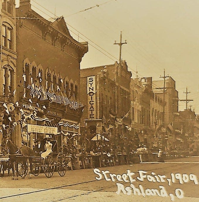 Pictured in 1909, the Greenewald building is the center building with The Syndicate stores sign.