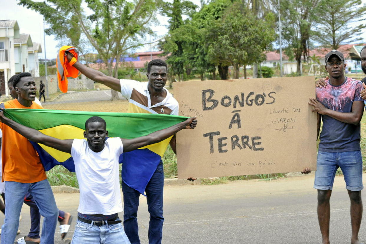 Des habitants de Libreville célébrant le coup d'État, le 30 août 2023.  - Credit:- / AFP