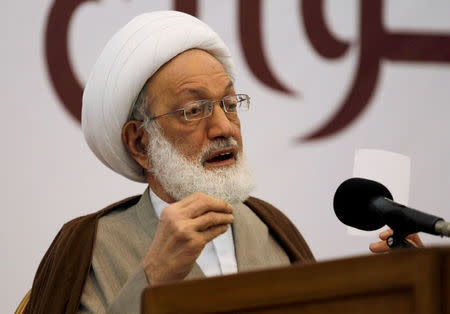 FILE PHOTO: Bahrain's leading Shi'ite cleric Isa Qassim gives a rare speech as a translator is seen behind him at Saar Mosque, west of Manama, Bahrain February 10, 2012. REUTERS/Hamad I Mohammed/File Photo