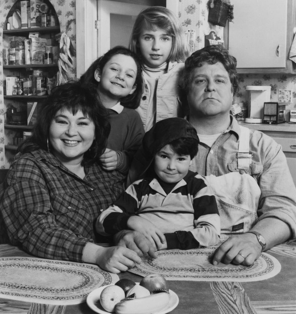 Cast of 'Roseanne': Roseanne Barr, Sara Gilbert, Lecy Goranson, Michael Fishman and John Goodman in 1989 