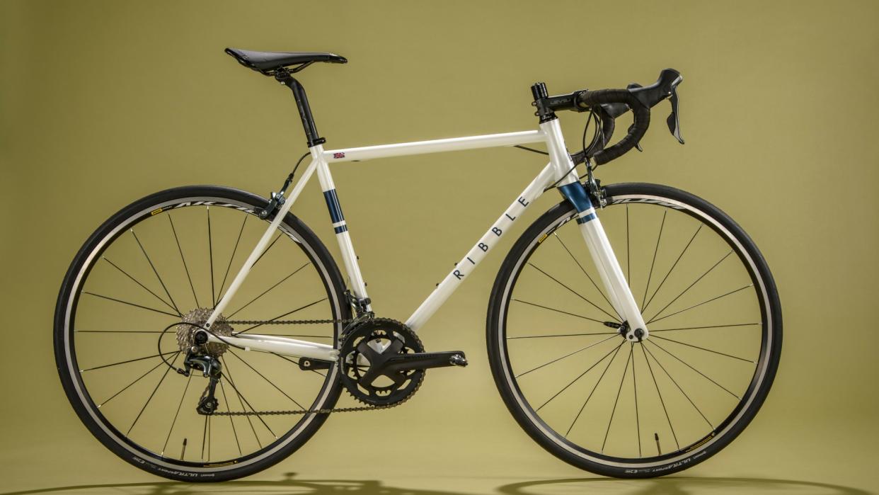  Ribble's Endurance 725 road bike with 10-speed Shimano Tiagra groupset 