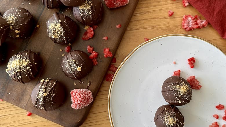 raspberry cheesecake truffles 