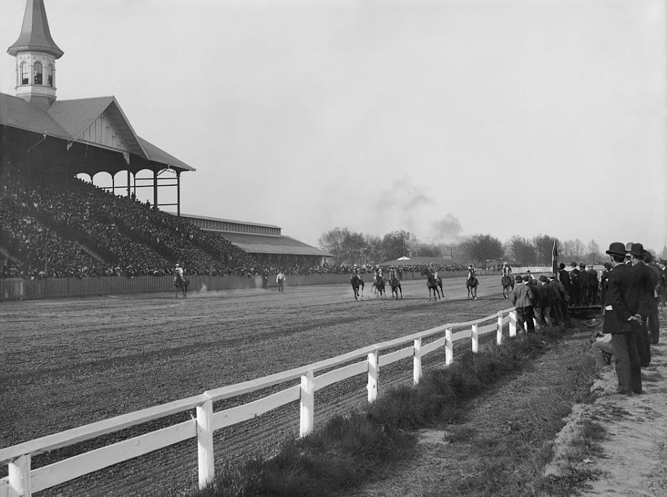 start of horse race, churchill downs, louisville, kentucky, usa, circa 1907 photo by universal history archiveuniversal images group via getty images