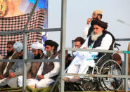 Khadim Hussain Rizvi, leader of the Tehreek-e-Labaik Pakistan an Islamist political party, attends Friday prayers during a sit-in in Rawalpindi, Pakistan November 17, 2017. REUTERS/Faisal Mahmood