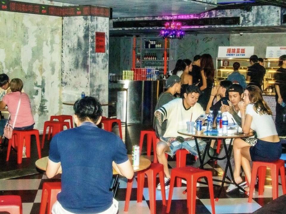 Cherry Kopitiam - Customers sitting on plastic stools eating cai fan at round tables