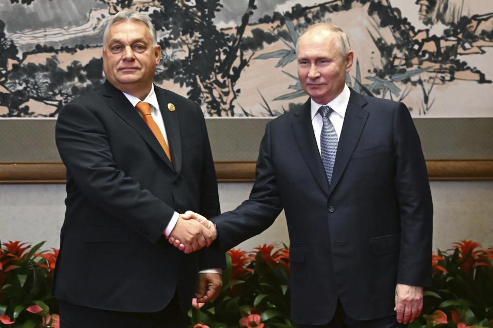 Wladimir Putin und Viktor Orban (Bild: Grigory Sysoyev/Pool Sputnik Kremlin/AP/dpa)