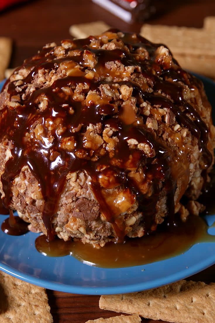 Snickers Cheeseball