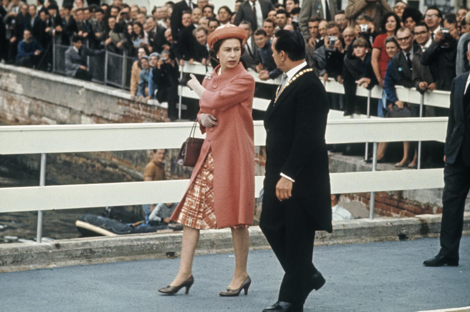 Queen Elizabeth&#39;s best outfits. (Getty Images)