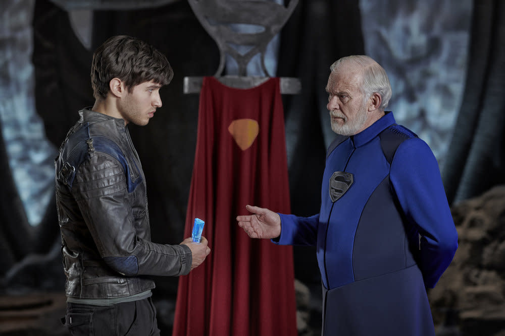 Cameron Cuffe as Seg-El, Ian McElhinney as Val-El in <em>Krypton </em>(Photo: Gavin Bond/Syfy)