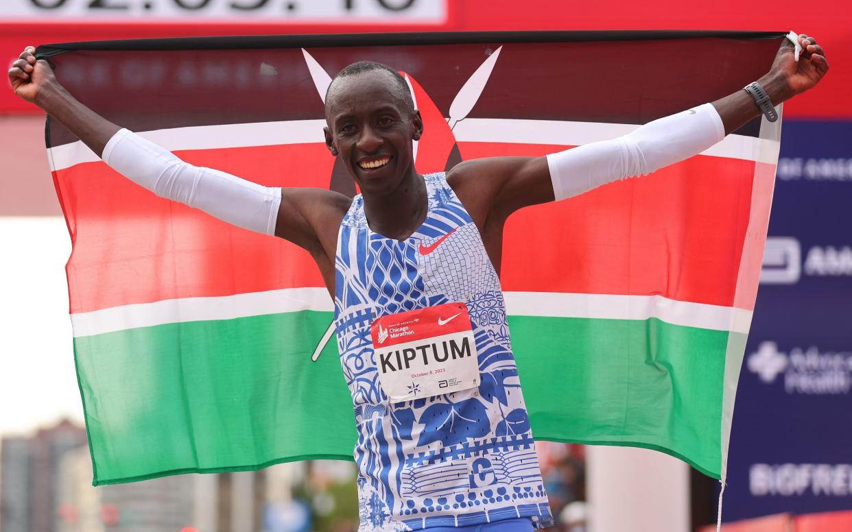 Kelvin Kiptum at the Chicago marathon/Kelvin Kiptum: Marathon world record holder dies in car crash aged 24