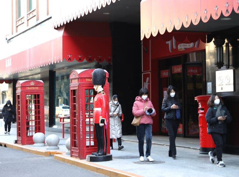 People walk along Wangfujing street as Beijing no longer requires people  to show their negative nucleic acid testing results before entering  public places on December 6, 2022 in Beijing, China.