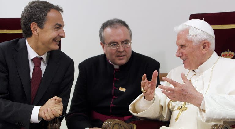 Pope Benedict XVI; Papa benedicto XVI; papa emérito; mundo