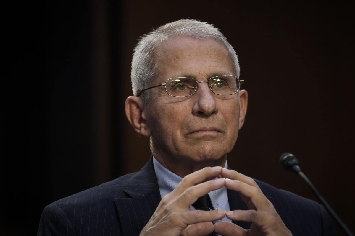 Fauci says U.S. is at a ‘crossroads’ as COVID kills 2,600 a week and new Omicron variants bloom with winter coming soon