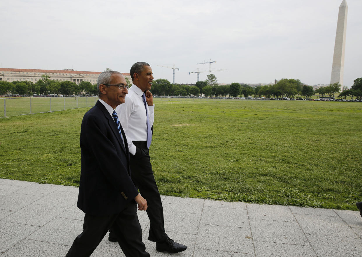 U.S. President Barack Obama (R) walks on the Ellipse with White House counselor John Podesta near the White House in Washington May 21, 2014.    REUTERS/Larry Downing   (UNITED STATES - Tags: POLITICS)