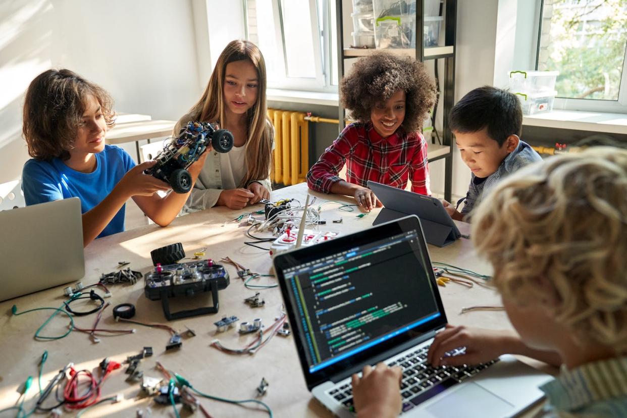 <a href="https://www.shutterstock.com/es/image-photo/diverse-school-children-students-build-robotic-2036186204" rel="nofollow noopener" target="_blank" data-ylk="slk:Shutterstock / Ground Picture;elm:context_link;itc:0;sec:content-canvas" class="link ">Shutterstock / Ground Picture</a>