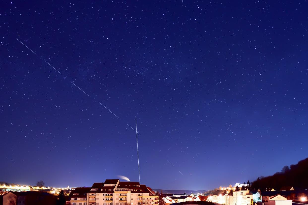 <span class="caption">Starlink satellites are quite visible in the night sky.</span> <span class="attribution"><span class="source">(Shutterstock)</span></span>