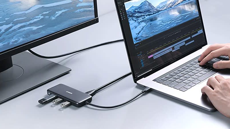  Anker 341 7-in-1 USB-C hub. 