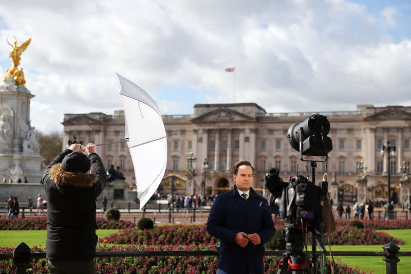 Varios medios informan de la enfermedad de la princesa Catalina frente al palacio de Buckingham, Londres, Reino Unido.